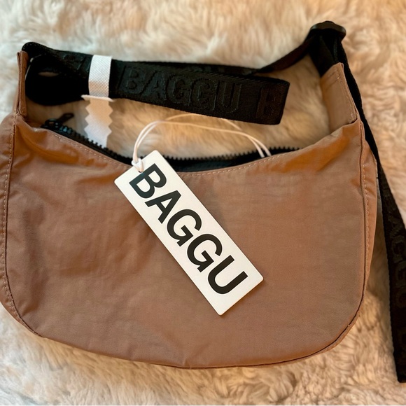 🍂🍁🎃BAGGU Small Crescent Bag in Cocoa with Black Strap 🎃🍁🍂 - Picture 3 of 7